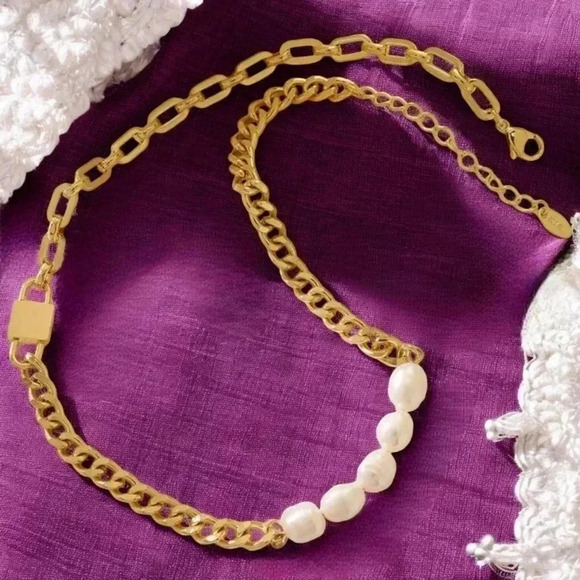 🆕️18K Gold Plated Chain Necklace with Freshwater Pearls & Padlock Charm ✨ - Picture 4 of 13